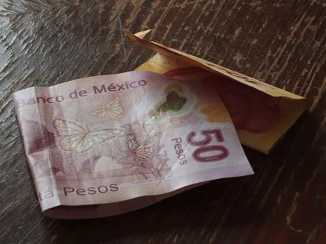 best tips for traveling with money to mexico